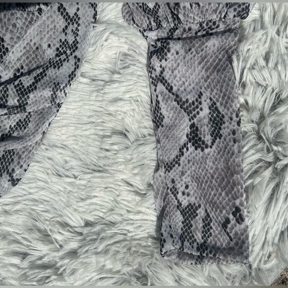 NWOT • Express Top - Picture 8 of 9